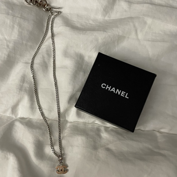 Chanel - Picture 2 of 6